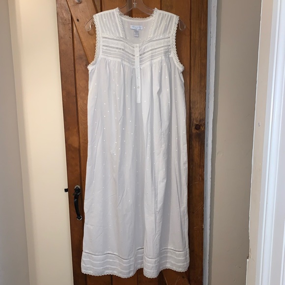 Erika Taylor Other - Erika Taylor Intimates White Lace Embroidered Nightgown